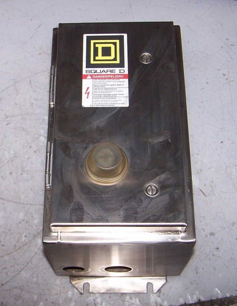 SQUARE D SIZE 0 ENCLOSED MOTOR STARTER 120V COIL 600V  5 HP 8536SBW12V02S