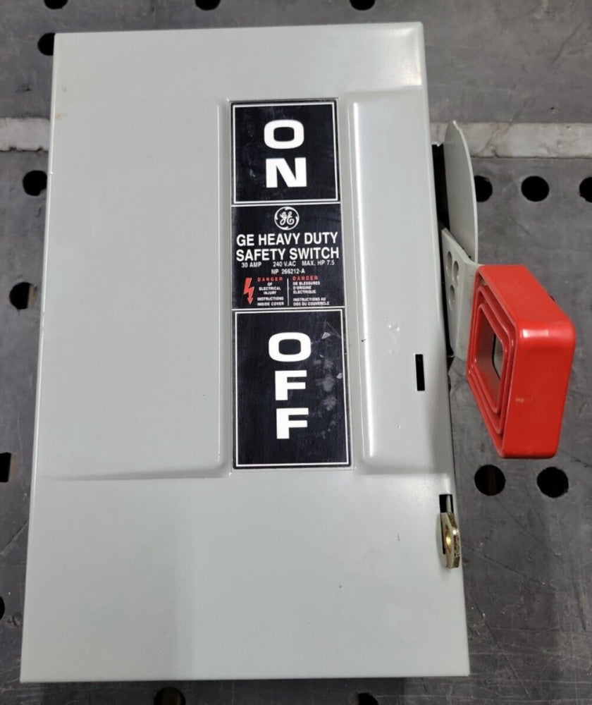 New no Box! GE Heavy Duty 30 Amp TH4321 Safety Switch 240V Fused Disconnect