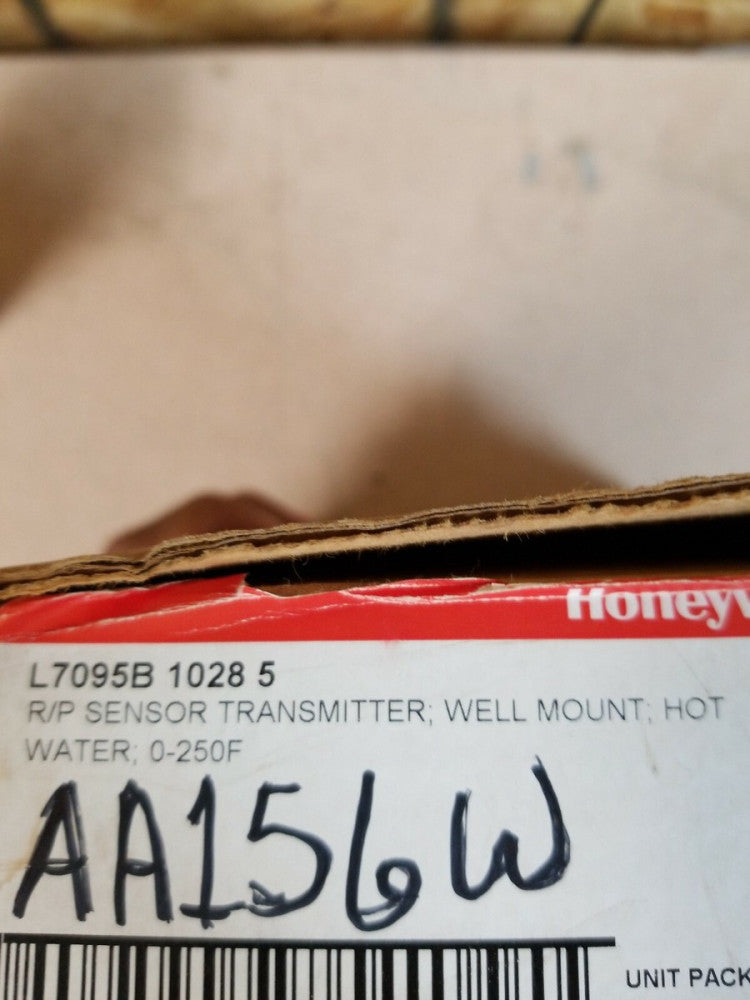 Honeywell L7095B 1028 5 R/P Sensor Transmitter Well Mount Hot Water 0-250F NEW