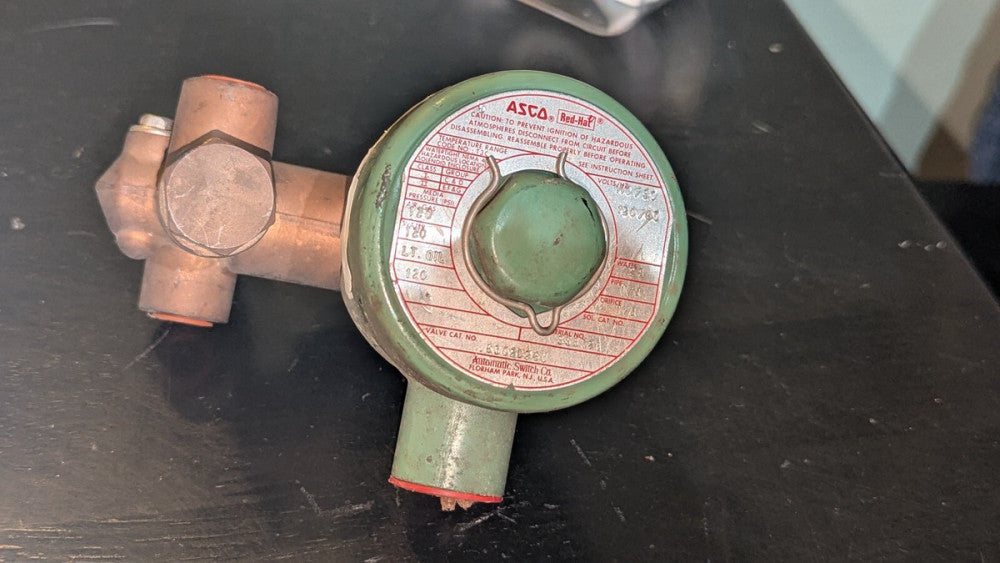 ASCO 8302D26U Valve 120psi gas oil H20 120VAC 1/4" NOS