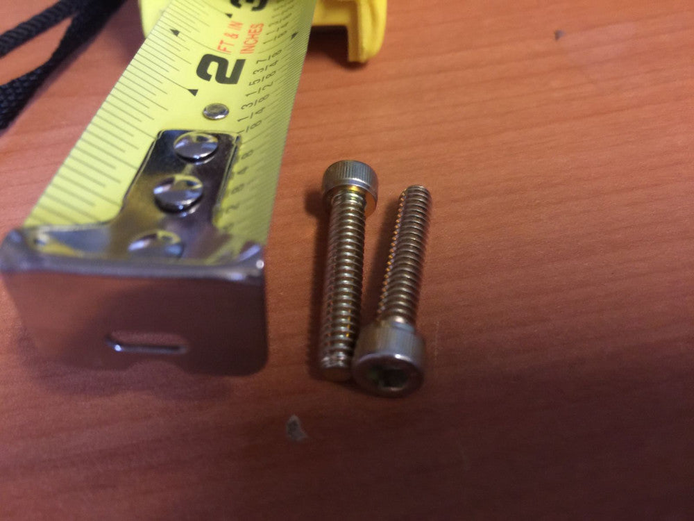 JLG Part # 3931016 / SCREW CAP SOC HEAD 10-24 X 1.000 (QTY 100 BOLTS)