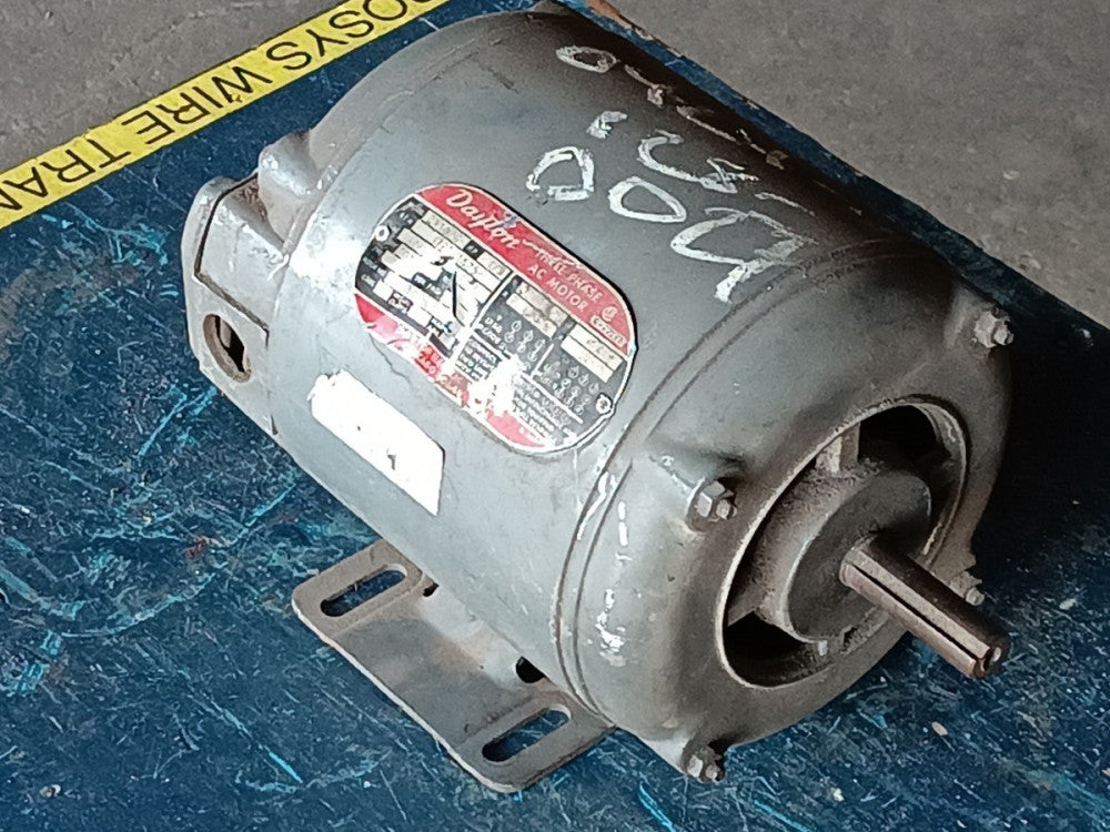 Dayton 2N102G AC Motor, 1/3hp, 1725rpm, 208-220/440v, 1.4a, D56 Frame, SF: 1.35