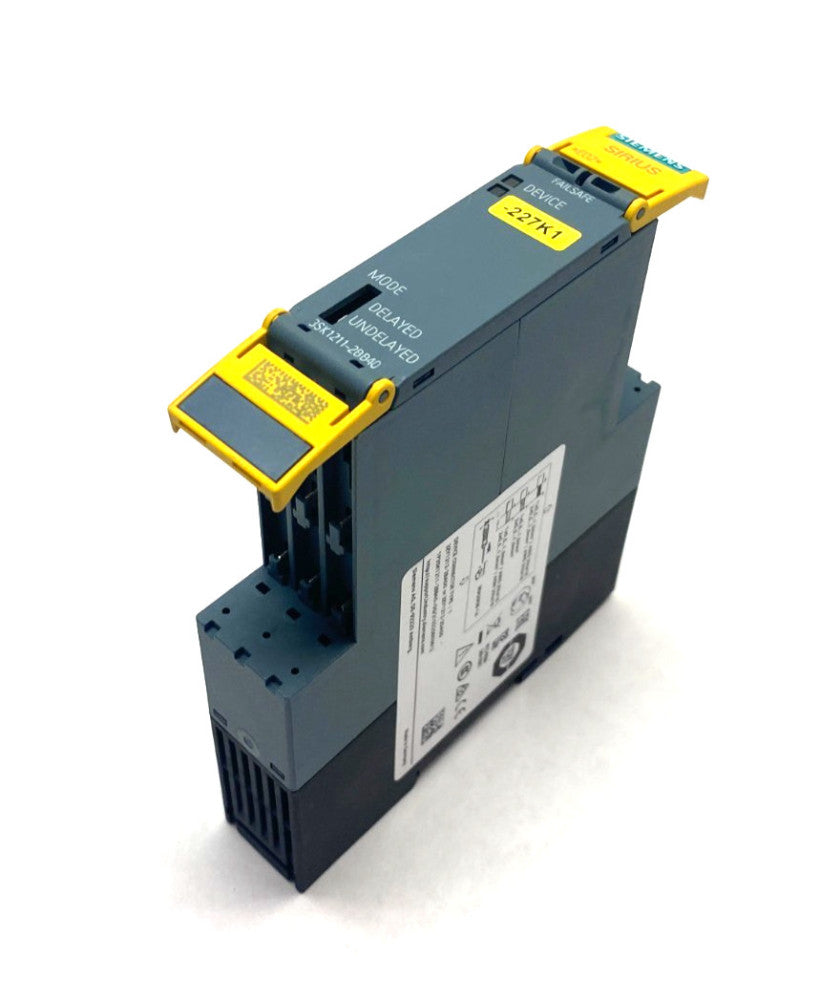Siemens 3SK1211-2BB40 SIRIUS Safety Relay, Output Exp. MISSING BOTH TERMINALS