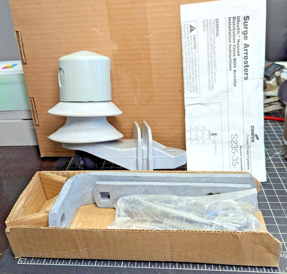Eaton Cooper MOV Arrester 2.55 kV, 3 kV UltraSIL Housed VariSTAR [B3B5]