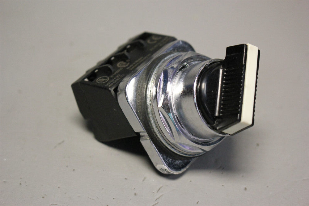 SIEMENS NON-ILLUMINATED 2-POSITION HEAVY-DUTY SELECTOR SWITCH 52SA2ACB 52BAK