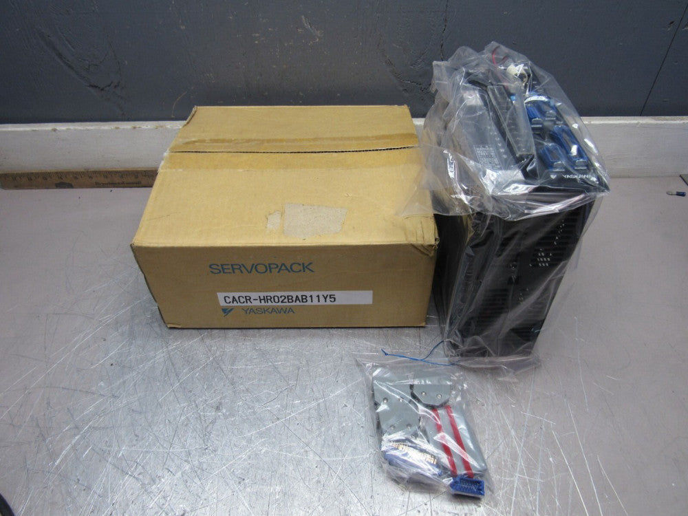 YASKAWA ELECTRIC CACR-HR02BAB11Y5 SERVO AMPLIFIER NEW IN THE BOX !! MAKE OFFER !