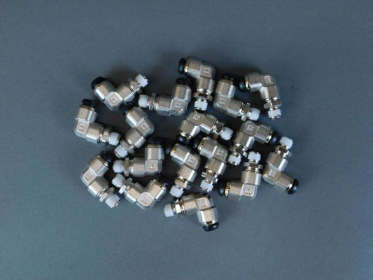 *Lot of 17* Parker XC63PB8-1/8 Fluid Connectors - NEW Surplus!