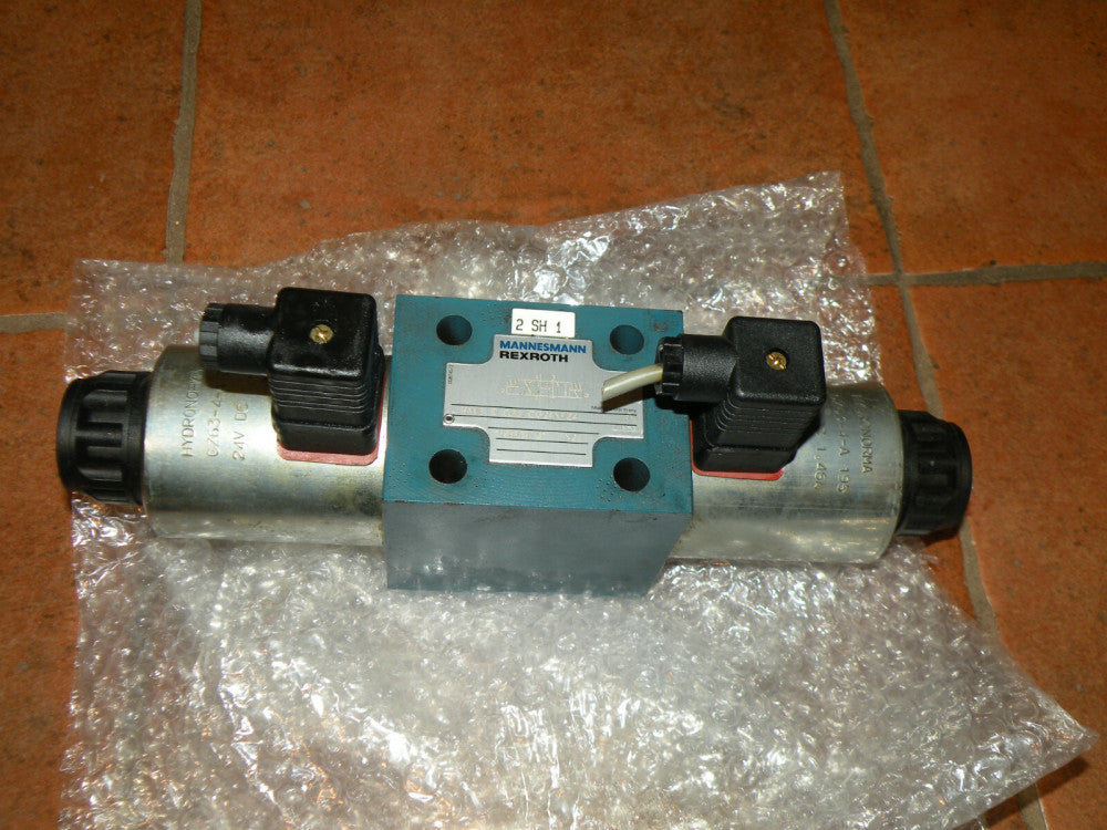 REXROTH 4WE10 Q32/CG24N9Z4 HYDRAULIC DIRECTIONAL CONTROL VALVE 24 VDC 586934/2