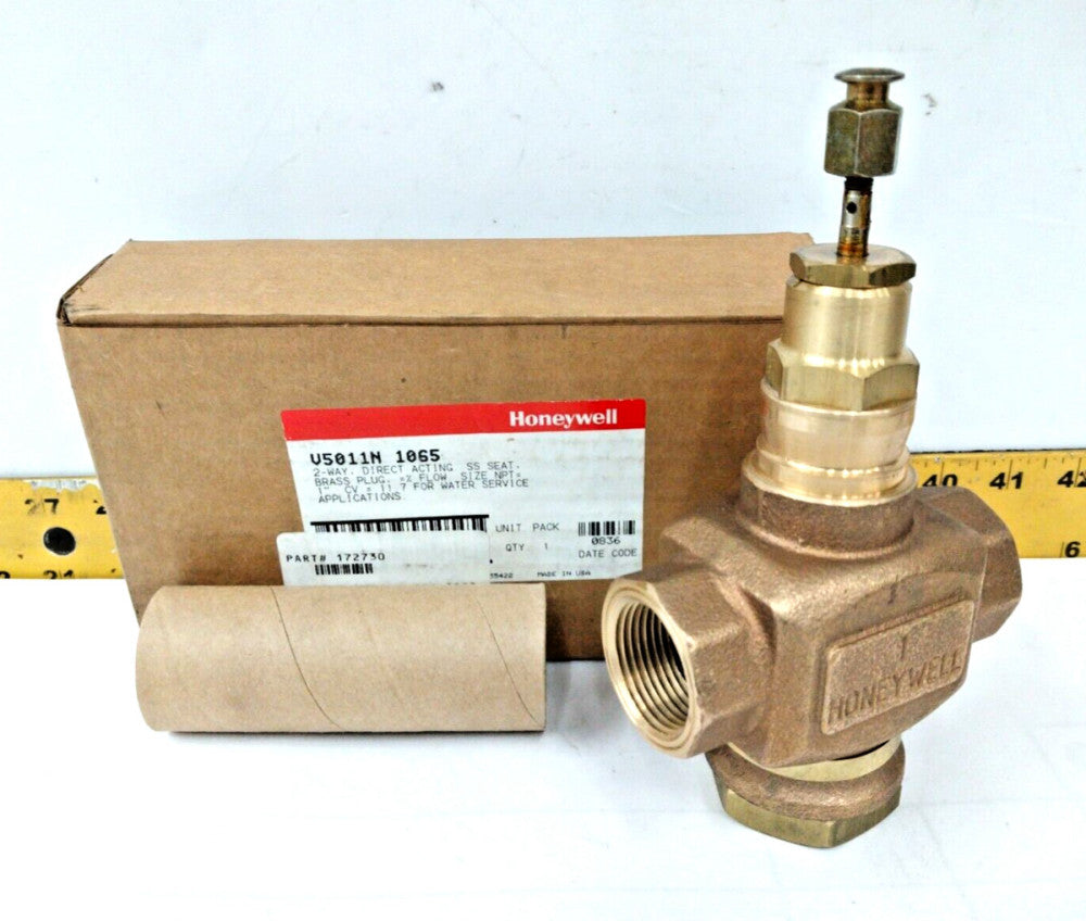 New Honeywell 2-Way 1" NPT Direct Acting Brass Valve Stainless Seat  V5011N1065