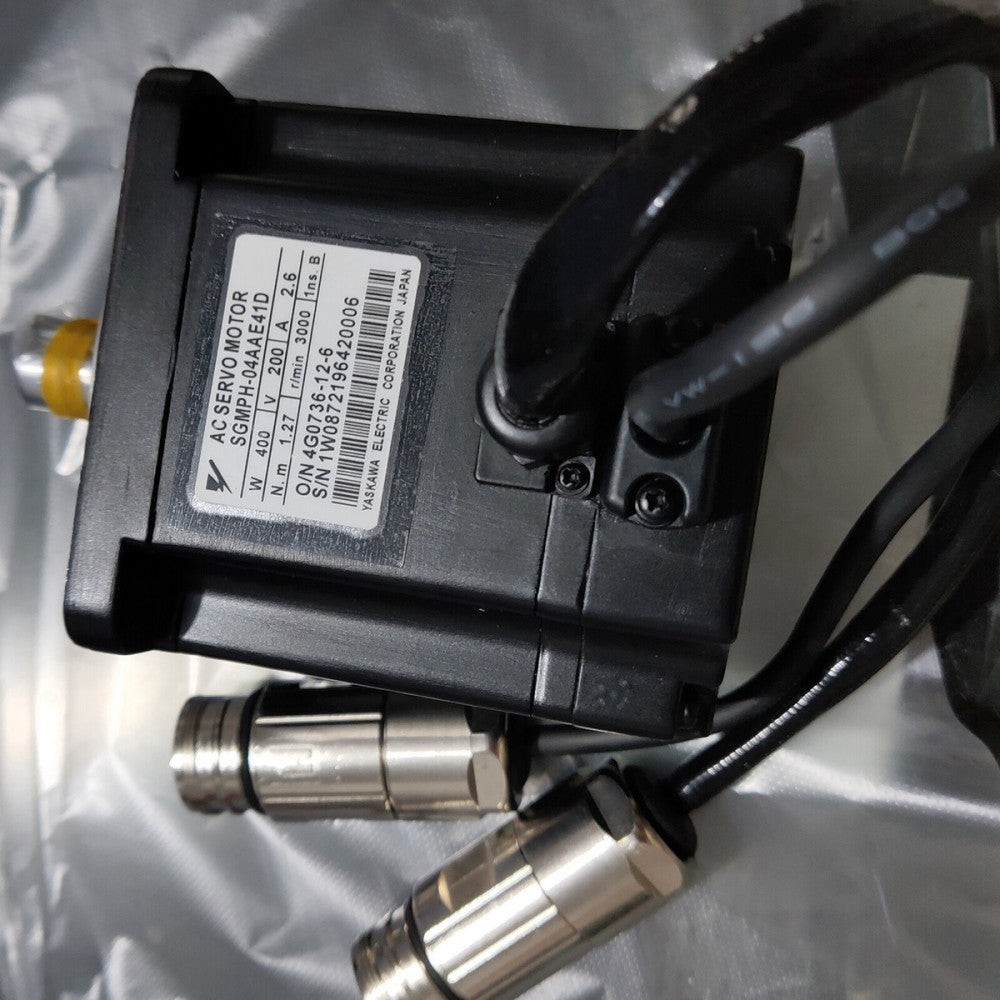 NEW Yaskawa SGMPH-04AAE41D Servo Motor