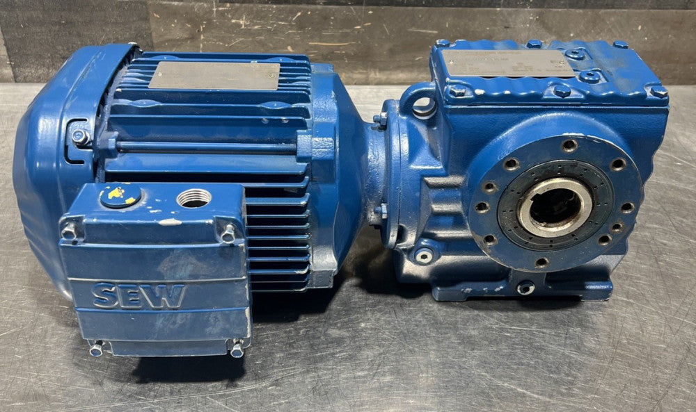 SEW-EURODRIVE Type SA57/TDRE90M4 Motor With Gear Box Nos Surplus. Item ID 2