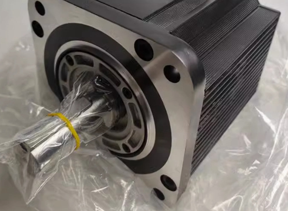 One Brand New YASKAWA SGMGH-44DCA61 Servo Motor