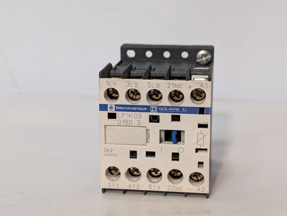 Schneider LP1K0901BD3 Control Contactor, 3-Pole, 3NC, 24vdc Coil, Non-Reversing
