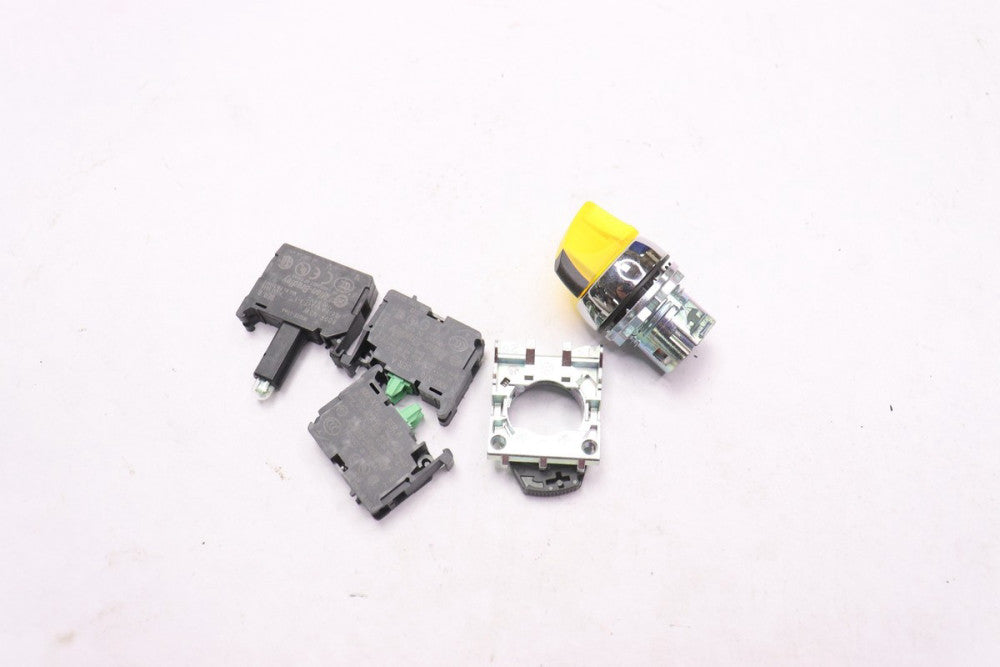 Rockwell 3-Position Illuminated Selector Switch 24 V AC/DC800FM-LSM35NMN3WX20