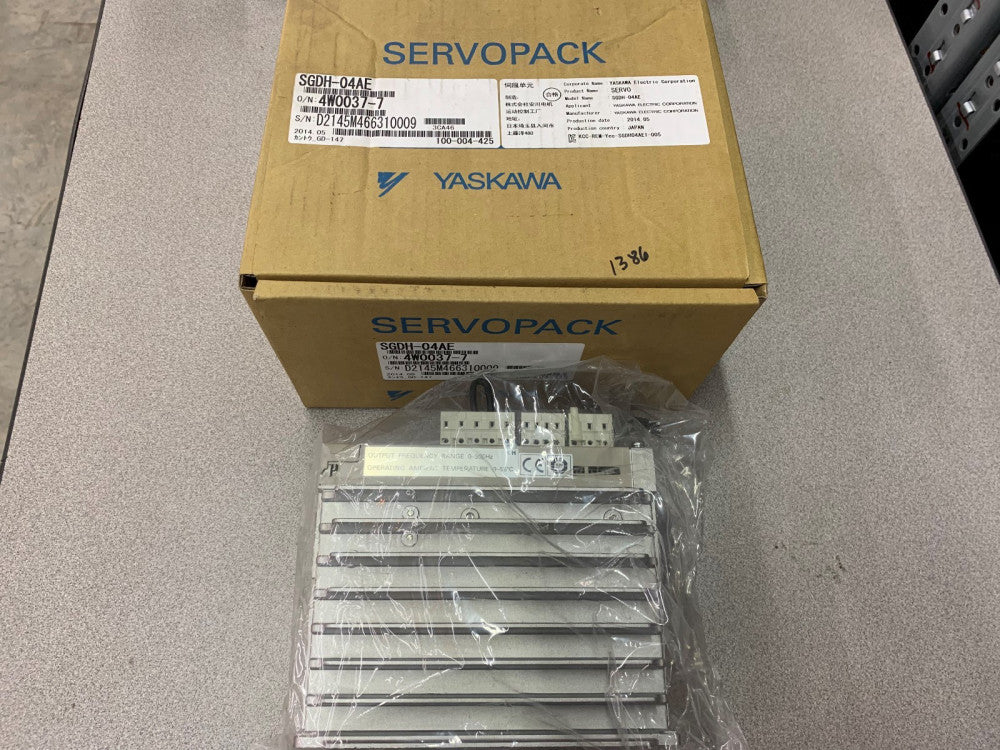 NEW IN BOX YASKAWA SERVO SGDH-04AE