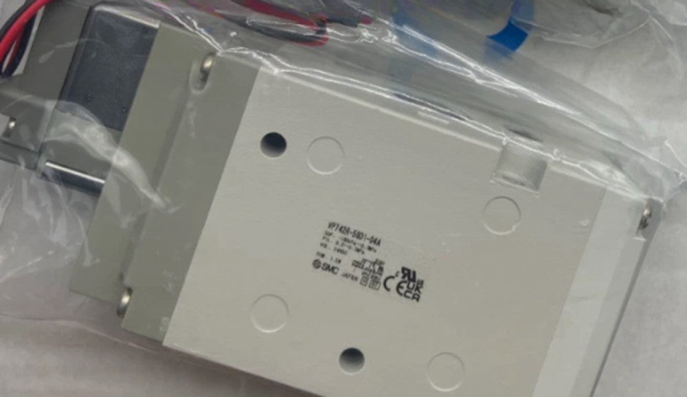 One Brand New SMC VP742R-5GD1-04A Solenoid Valve