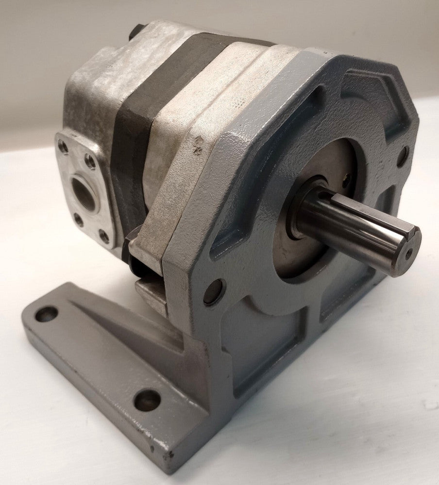 Toyooki TCP5-L100-MR1-A Internal Gear Pump 1-1/2" Keyed Shaft 3-1/8" Shaft Lngth