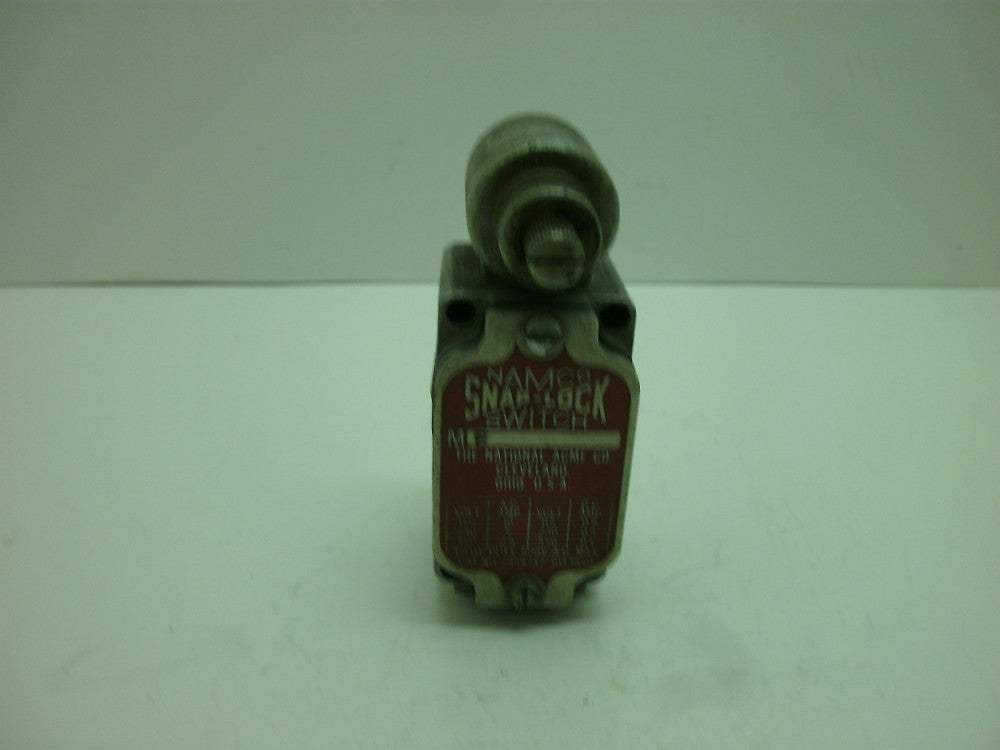 NAMCO M2 SNAP-LOCK LIMIT SWITCH 120/240/480V 10/5/2.5 AMPS 600V A.C