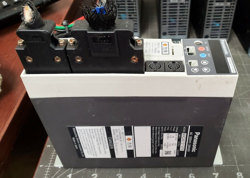 PANASONIC MADA01311A79 AC SERVO DRIVER 200-230V 50/60Hz WORKING PULL [B8S2]