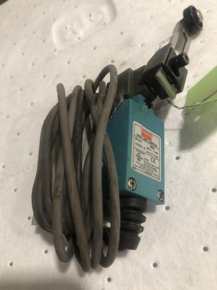 Dayton 12T961 Limit Switch, Roller Lever, Rotary, SPDT, 10A @ 300V AC