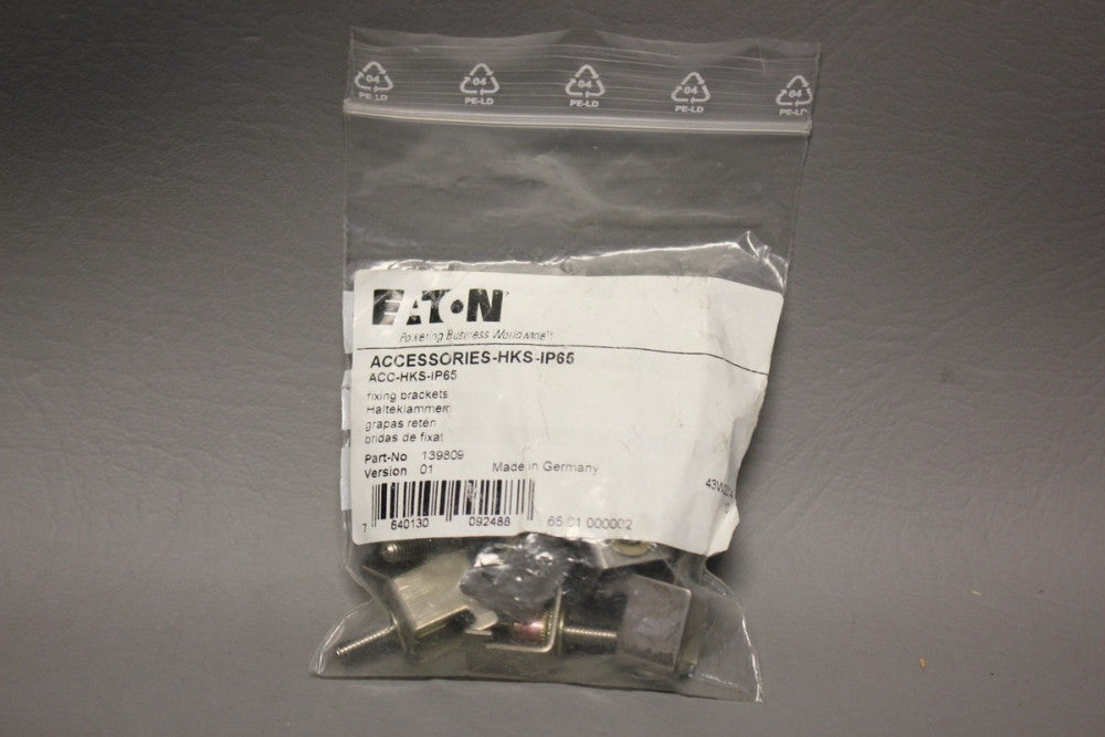 NEW LOT OF 8 EATON  XV MOUNTING SETS BRACKETS  139809