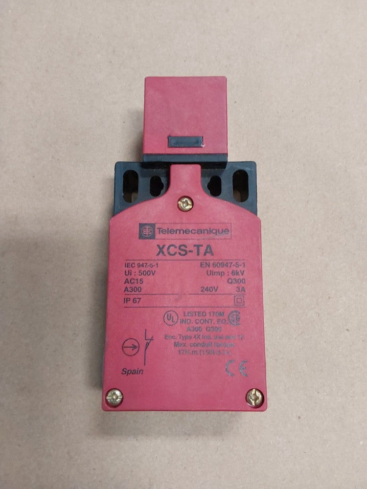 TELEMECANIQUE safety switch XCS-TA A300 Ac15 Ui:500V 240V 3A