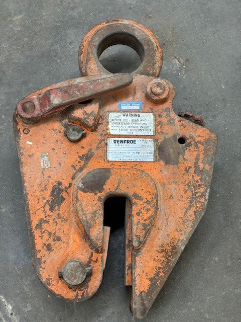 RENFROE VERTICAL LIFT CLAMP 8 TON CAPACITY MODEL NMA 1/4 TO 1-1/4