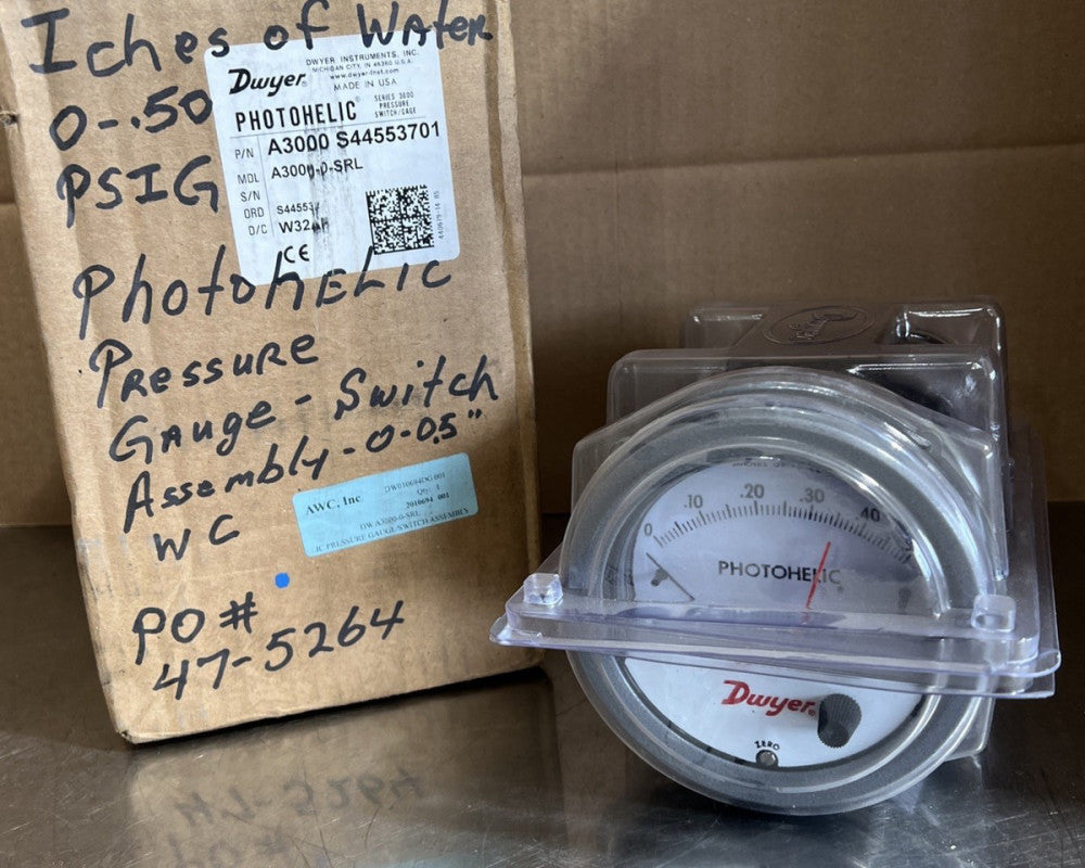 DWYER Photohelic 3000-0-SRL Nos Surplus