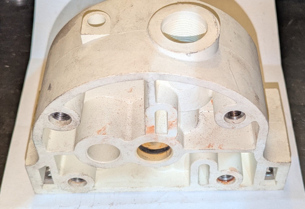 Wilden 04-3110-20 Center Section Block P4 P8 Pump Pumps Rebuild Part  NOS