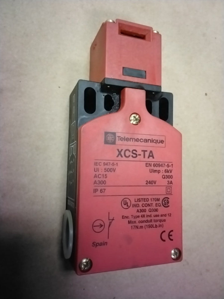 TELEMECANIQUE safety switch XCS-TA A300 Ac15 Ui:500V 240V 3A