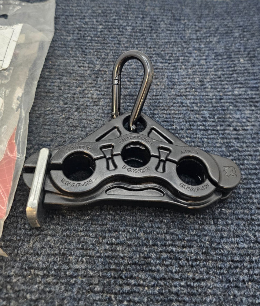 Tectran 9888ST: 3 Hole Tec Clamp With Stainless Steel Clip