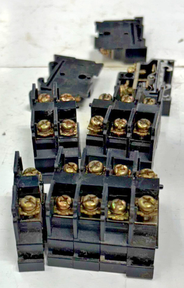 YOSINDA ELECTRIC TERMINAL BLOCK UK25 600V 25A 3P LOT OF 13