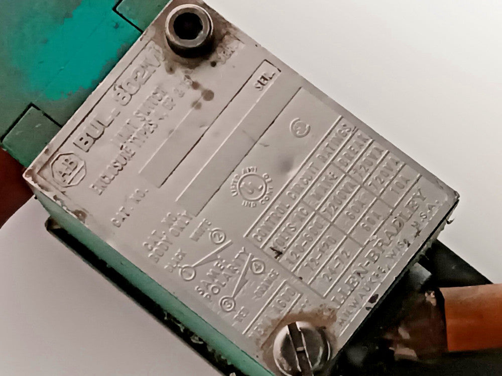 Allen Bradley BUL802M NEMA A600 Limit Switch for Enclosure Types 4, GB, 13, used
