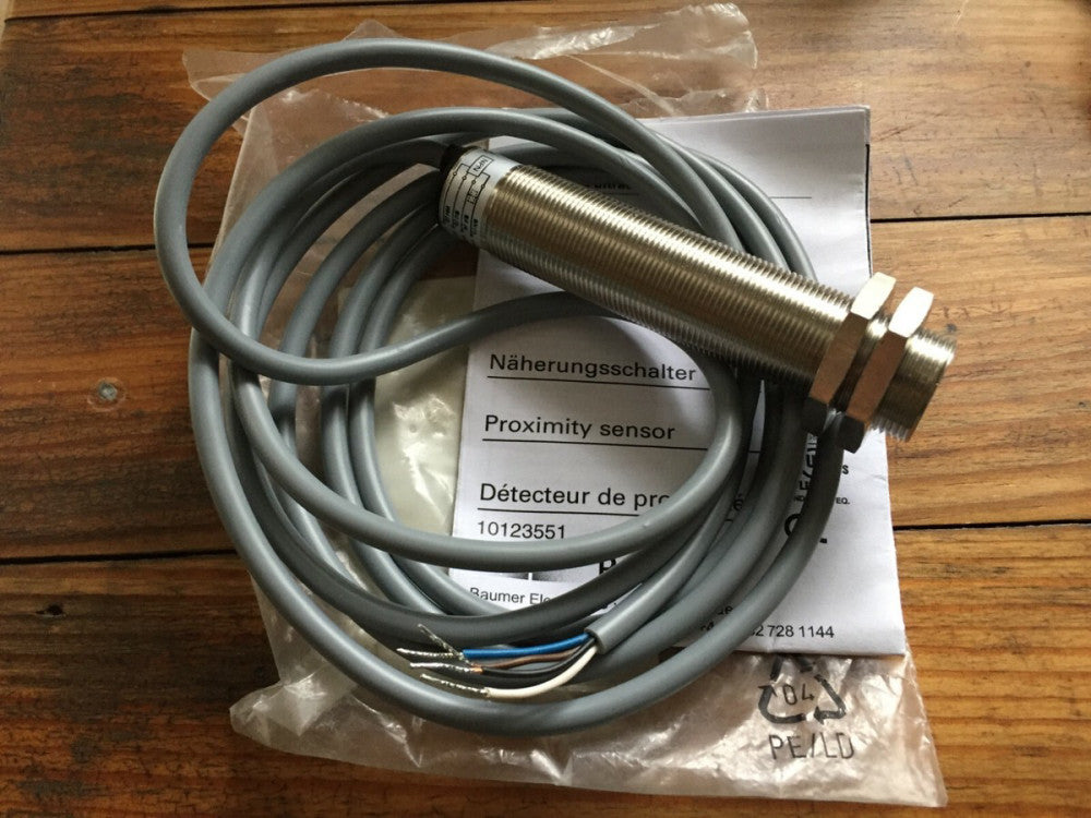NEW Baumer UNAM 18N1703 Ultrasonic Proximity Sensor 12-30VDC