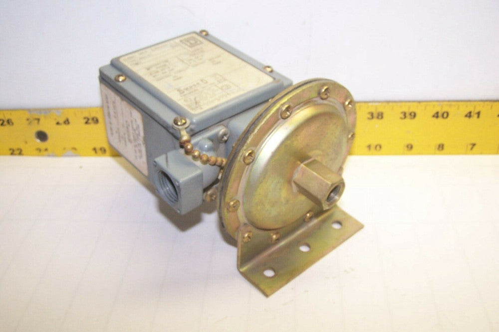 SQUARE D PRESSURE SWITCH 1/4" NPT  9012 GAW-21 