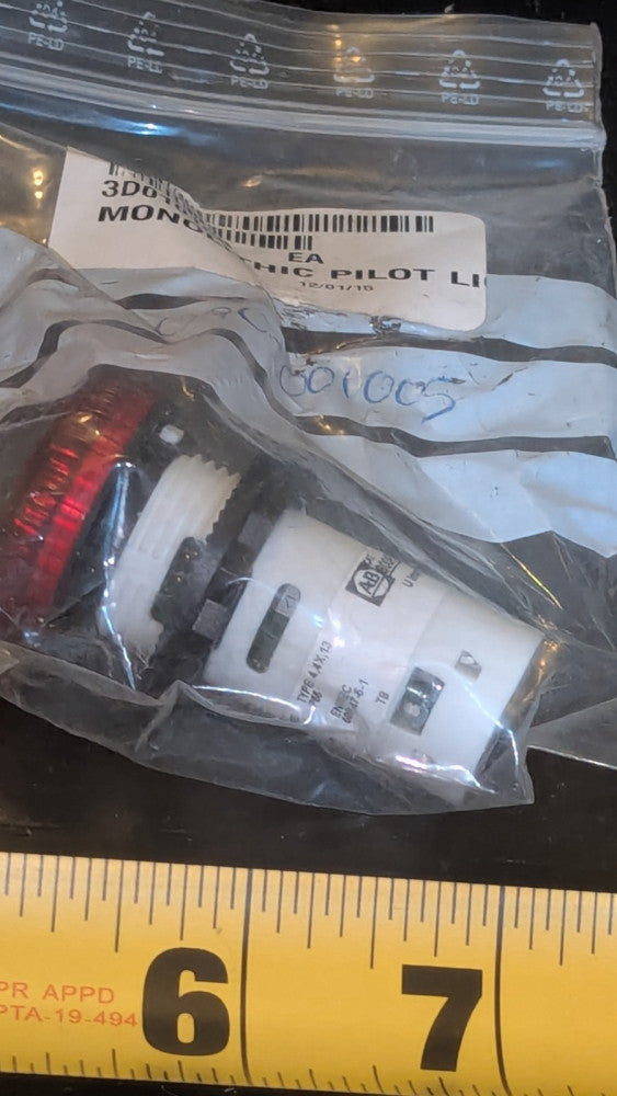 Allen Bradley 800FD-P4N3 Monolithic Red Pilot Light