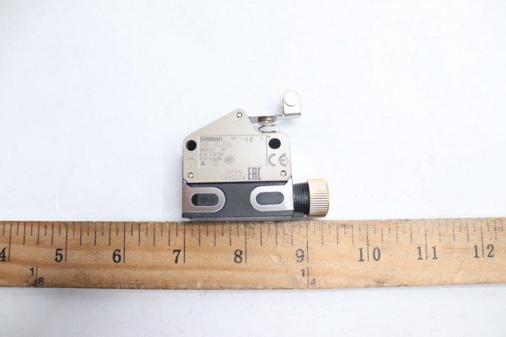 Omron Roller Lever Limit Switch 0.1 A 125 VAC D4E-2G20N