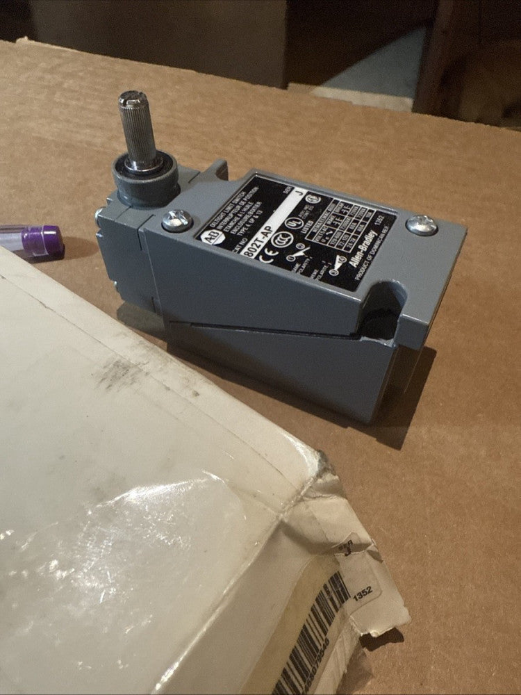 Allen-Bradley 802T-AP SER H Oil Tight Limit Switch-NEW IN BOX