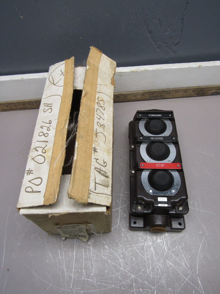 EATON 10250H1890 HEAVY DUTY PUSH BUTTON STATION FORWARD-REVERSE-STOP NEW IN BOX