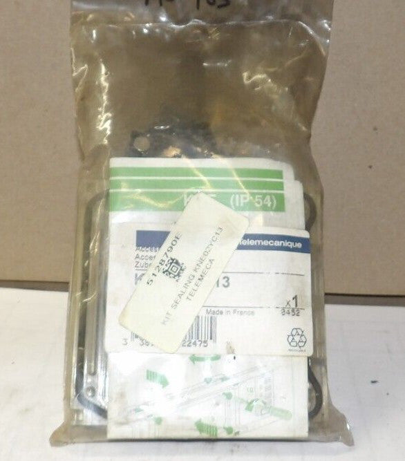 NEW SCHNEIDER TELEMECANIQUE KNE02YC13 IP54 SEALING KIT FOR KNA-KNT02CM 