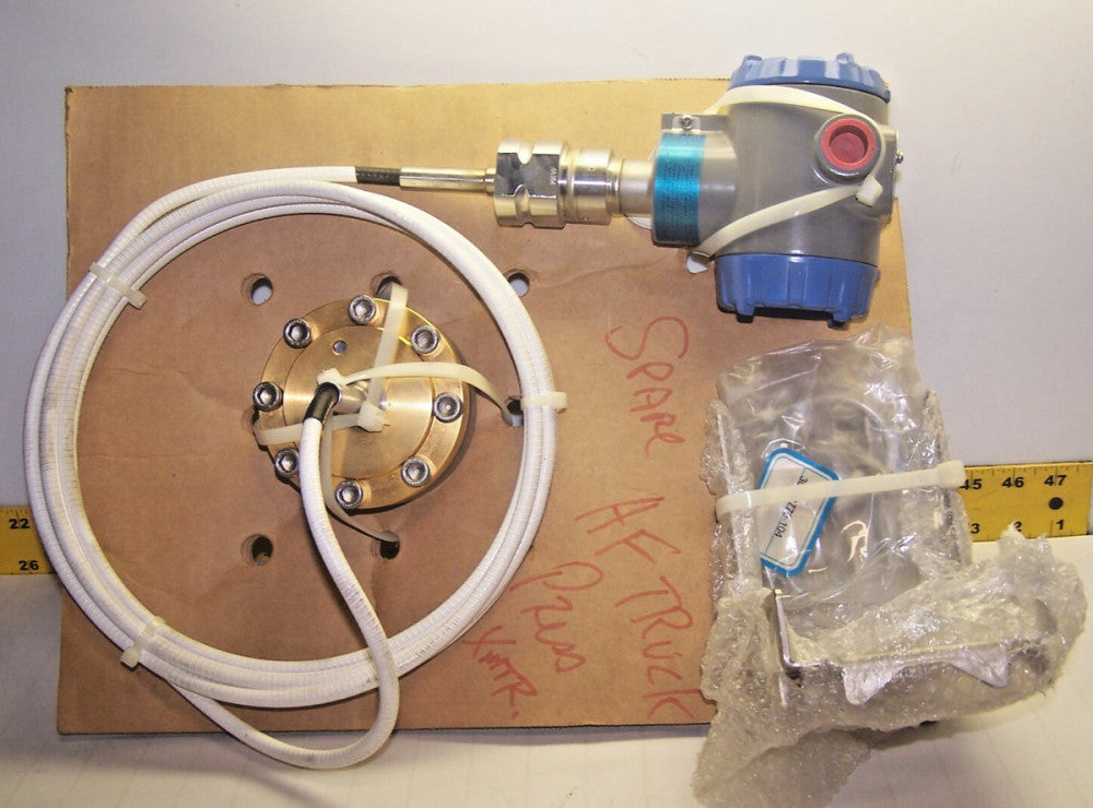 NEW HONEYWELL PRESSURE TRANSMITTER WITH SENSOR & BRACKET  ST 800