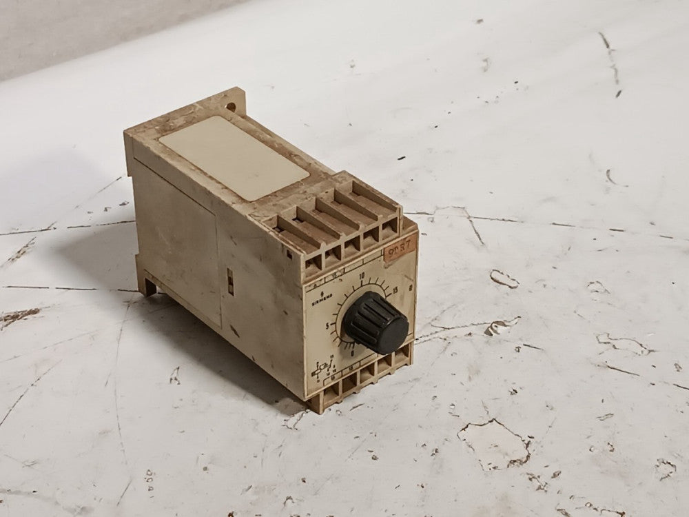 Siemens 7P Series Time Delay Relay, 0-20 Sec, label with exact MPN missing