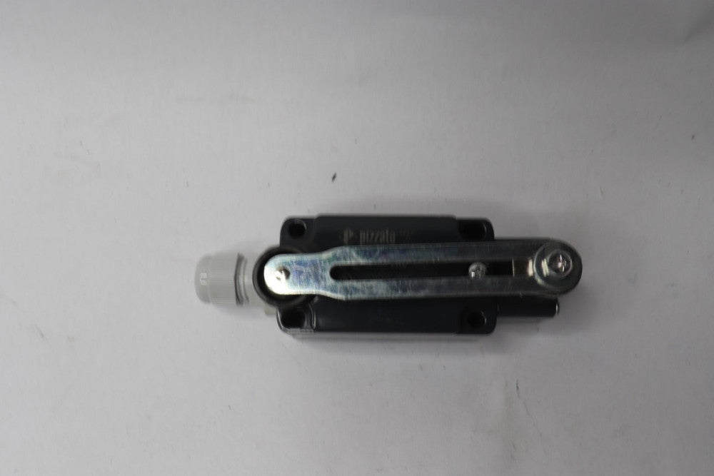 Limit Switch w/ Roller Piston Plunger 60947-5-1