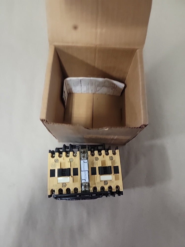 Allen Bradley 104-A09ND3 Ser. B Reversing Contactor