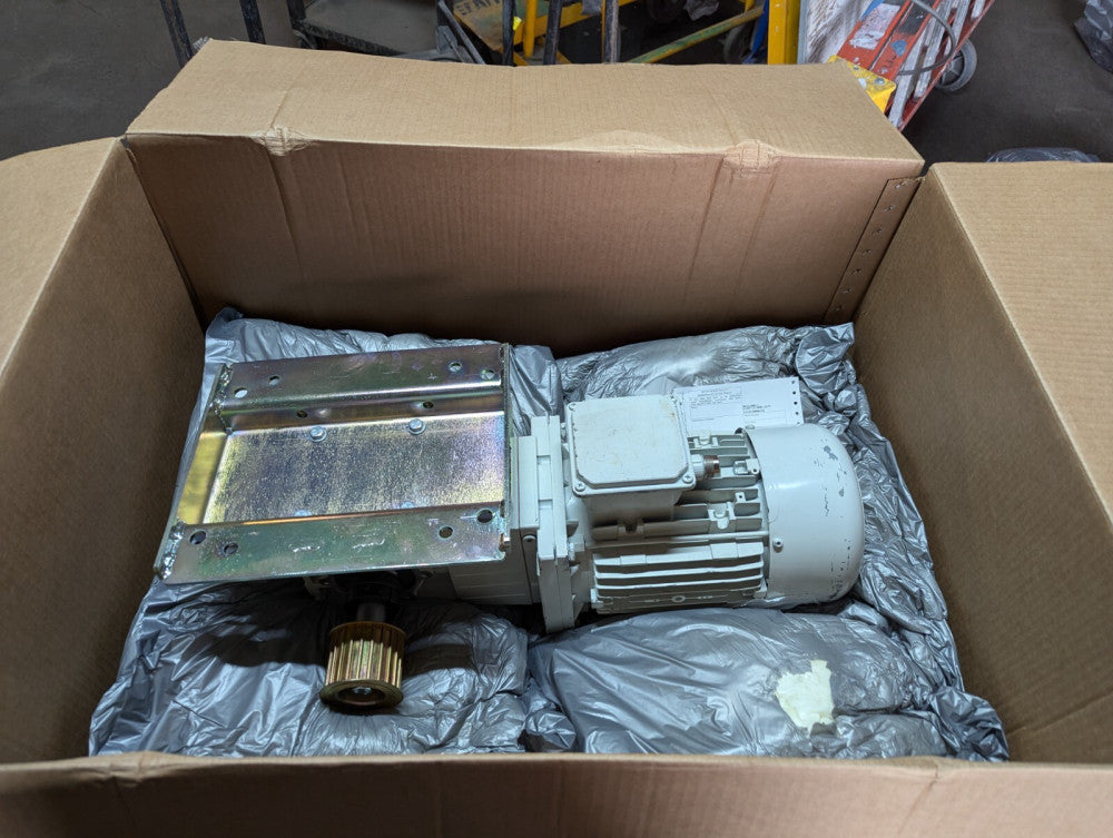 Lenze GKR05-2M HAR 100C12 3-Phase AC Motor EN60034 MDEMAXX 100-12U - Free Ship