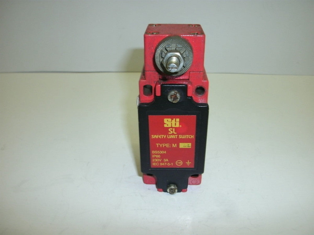 STI 44505-0150 SAFETY  LIMIT SWITCH TYPE M22 BBS5304 IP66 230V 3 AMP IEC 947-5-1