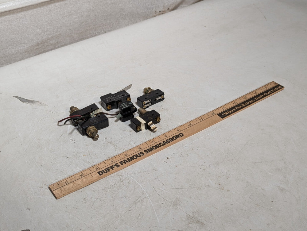 Lot of 5 Limit Switches: 2 BZ-2RQ1, 4-20GV-B7-K, 1495F1
