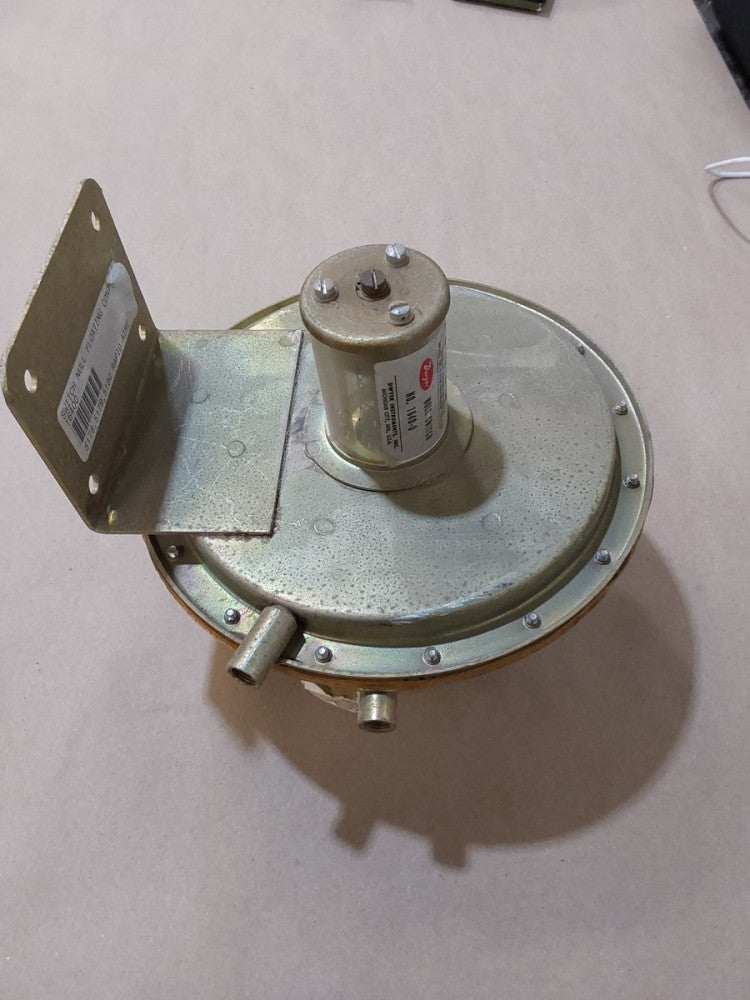 Dwyer 1640-0 Floating Contact Null Switch for High and Low Actuation