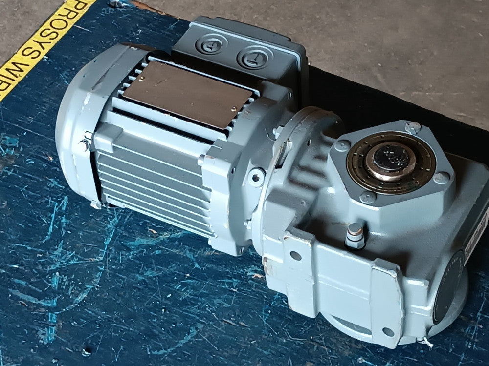 SEW-USOCOME SAF37 DR63S4 Gear Motor, Right Angle, IP54, 1650/11rpm, 0.12kW