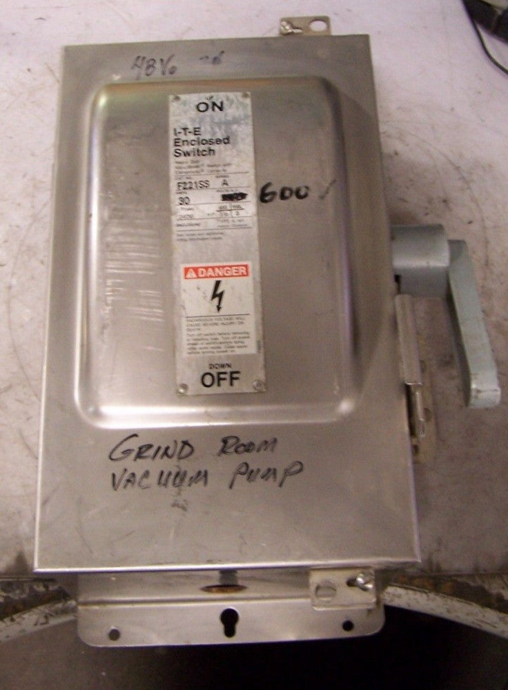 SIEMENS ITE 30 AMP FUSED STAINLESS STEEL SAFETY SWITCH 240 VAC 7.5 HP 3 Ø F221SS